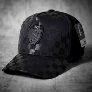 Mũ lưỡi trai logo Ferrari in hoạ tiết caro